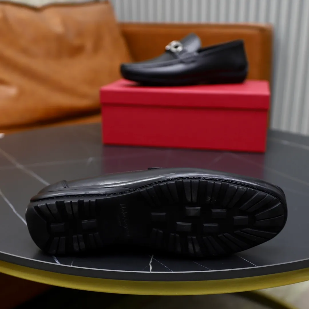 Men's shoes: 260🙅‍♂️🙅‍♂️🙅‍♂️Niuli Brand: Ferragamo Standard code: Men's code 38/44 (45 customized) Grade: Same as the official website Material: Original imported cowhide leather lining Original wear-resistant lightweight outsole Style category: Men's casual slip-on shoes Distinguished luxury brand elements top luxury Color: Actual picture color
